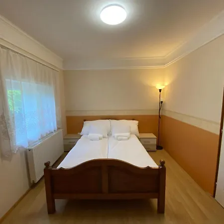 Rev1 Vendeghaz アパート Révfülöp