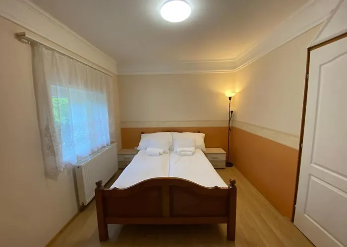 Rev1 Vendeghaz דירה רבפולופ